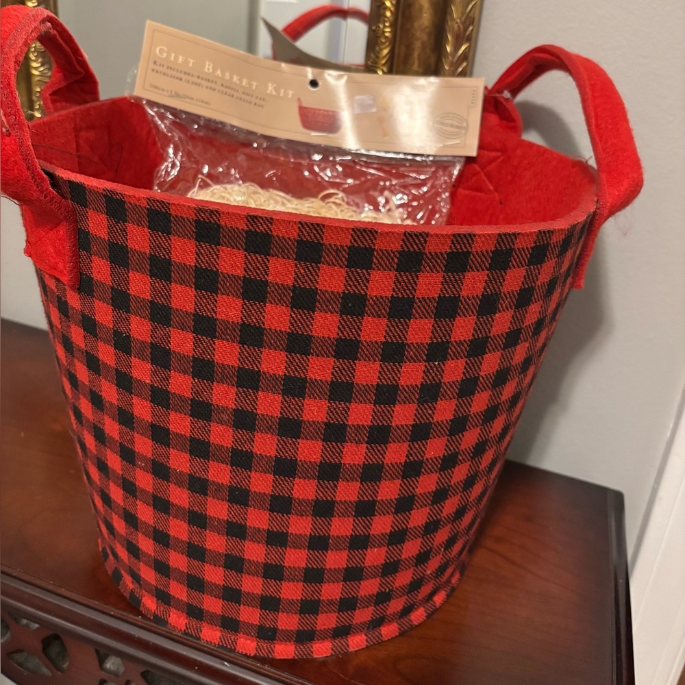 NWT Red & Black Checkered Felt Gift Basket Kit with straw